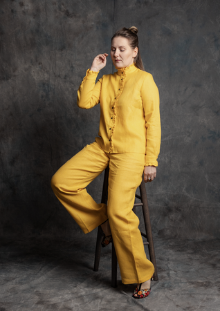 Koszula lniana ze stójką i falbanką