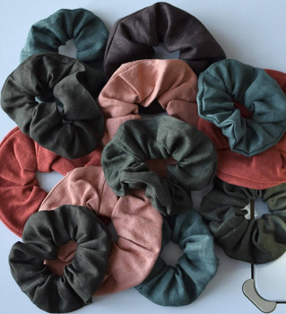 Lniana gumka do włosów typu scrunchie