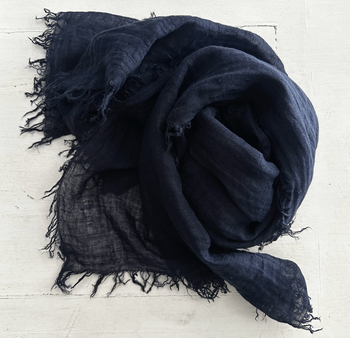 Babie lato - szal z lnianej pajęczynki - kolor granat