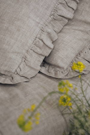 Lniana poszwa na kołdrę z falbanką