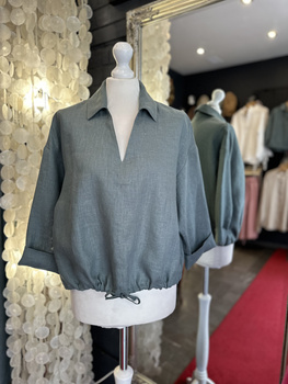 Lniana bluzka a'la polo z troczkiem - rękaw 3/4