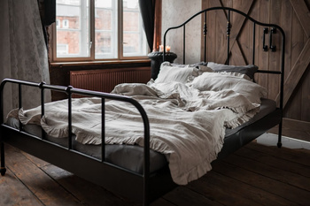 Lniana poszwa na kołdrę z falbanką