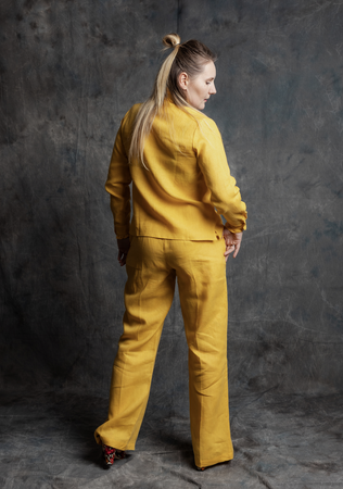 Koszula lniana ze stójką i falbanką